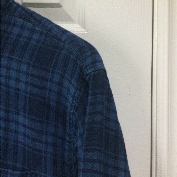 Abercrombie & Fitch Navy Plaid Woven Flannel Button Down Shirt - Picture 5 of 6